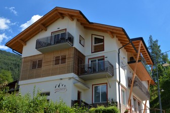DOLOMITES B&B - Suites, Apartments and SPA