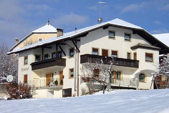 Farmhouse B&B + Apartments Mairhof