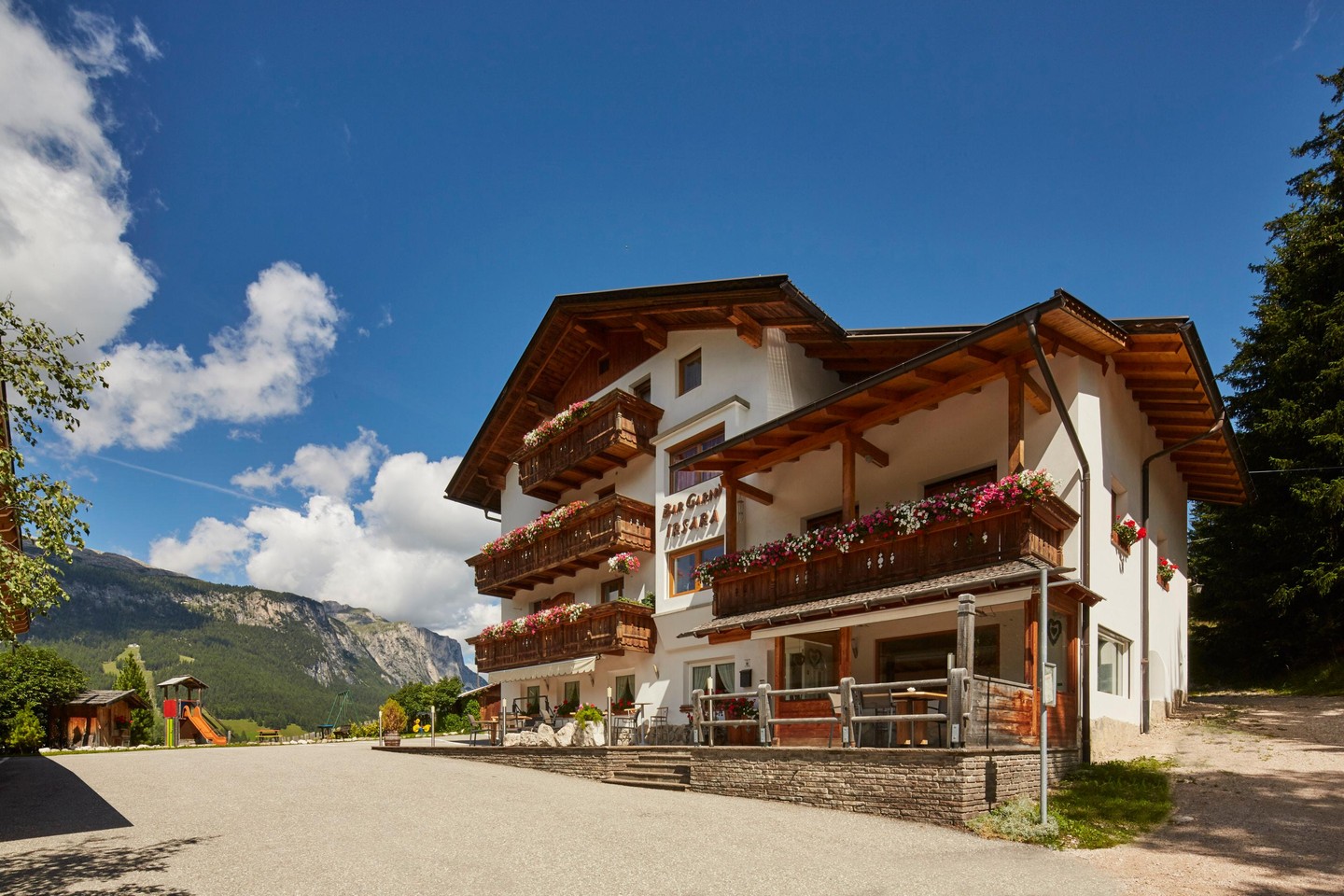 Garni (B&B) + Apartments Irsara San Cassiano Alta Badia