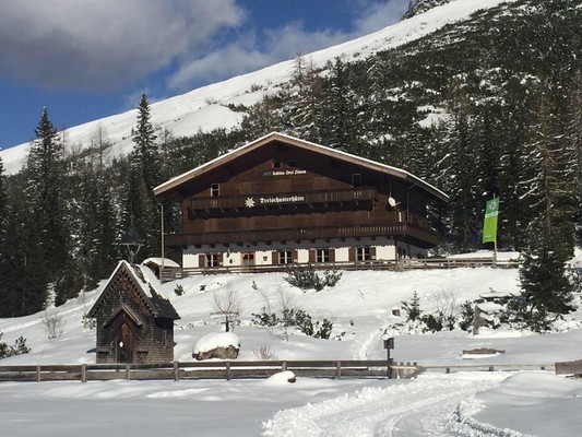 Foto esterno Rifugio con camere Dreischusterhütte