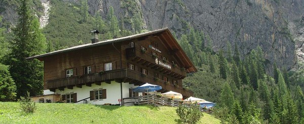 Foto esterno Rifugio con camere Dreischusterhütte