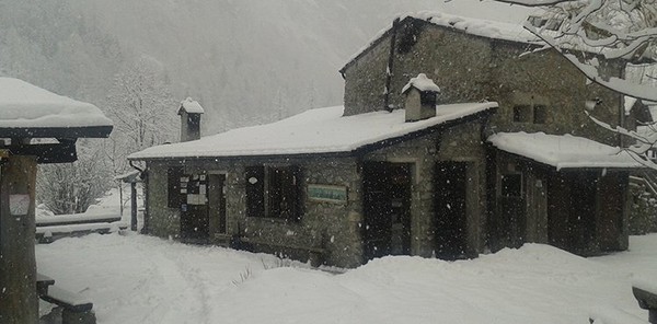 Photo exteriors Mountain hut with rooms Mello