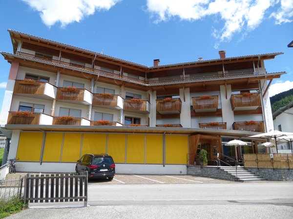 Foto esterno in estate Sporthotel Rasen