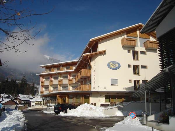 Foto esterno in inverno Sporthotel Rasen