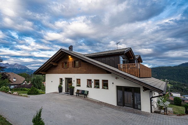 Photo exteriors Apartments Mountain Chalet Schlossberg