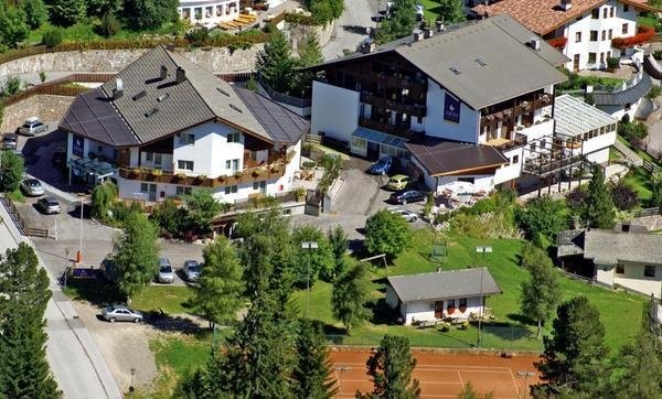 Foto esterno Hotel Zirm
