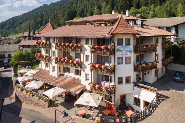 Foto Außenansicht Dorfhotel Moar am Latemar