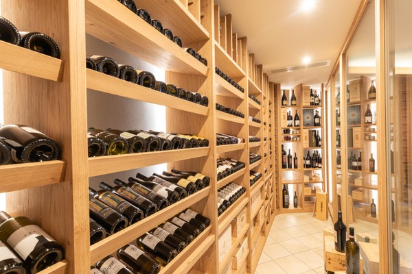 La cantina dei vini Nova Ponente Piccolo Hotel
