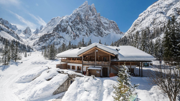 Photo exteriors Mountain hut with rooms Fondo Valle / Talschlusshütte