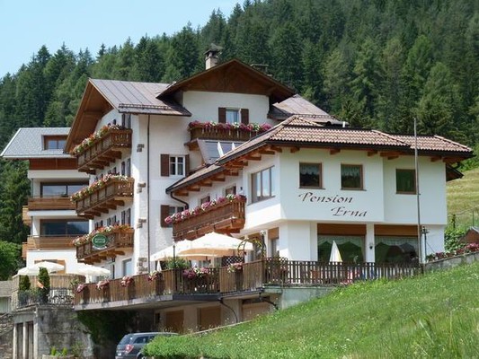 Photo exteriors Small hotel Erna