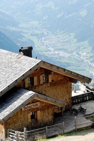 Photo exteriors in summer Flecknerhütte