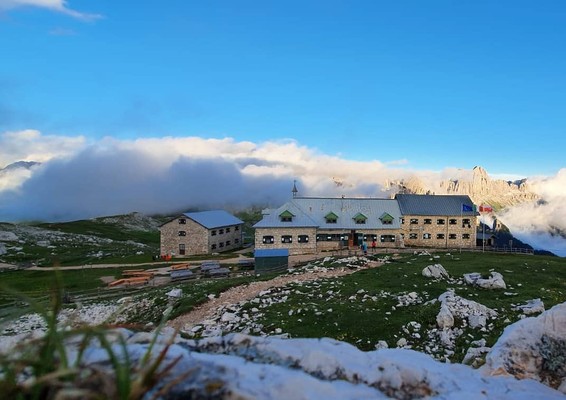 Foto esterno Rifugio con camere Bolzano - Schlernhaus