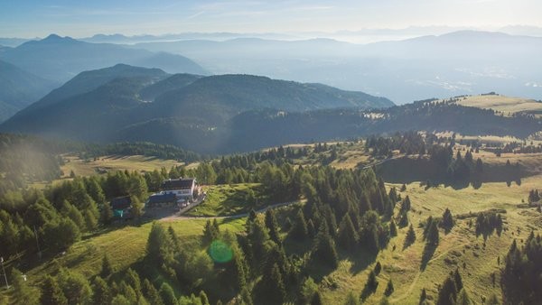 Lage Berghütte mit Zimmern Peller Cles