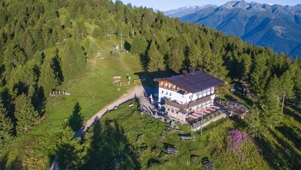 Foto esterno Rifugio con camere Peller