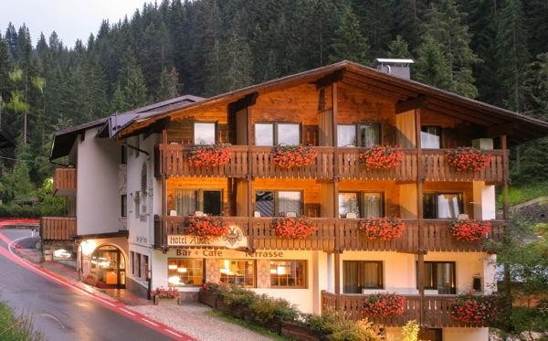 Photo exteriors Dolomiti Hotel Adler Carezza
