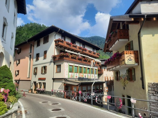 Photo exteriors Hotel Alpina