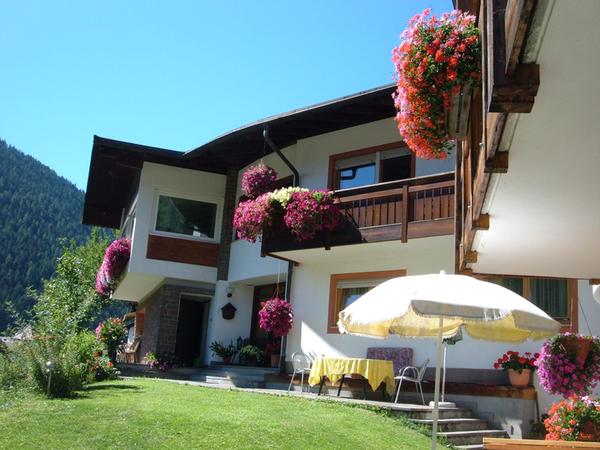 Foto Außenansicht im Sommer Haus Helga