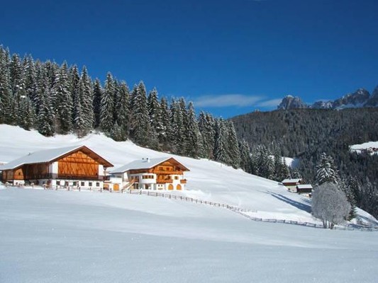 Foto Außenansicht Ferienwohnungen auf dem Bauernhof Karerhof