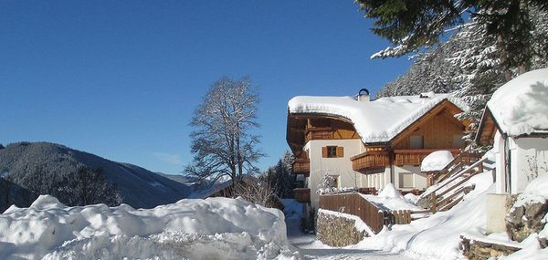 Winter Präsentationsbild Ferienwohnungen auf dem Bauernhof Heinzenhof