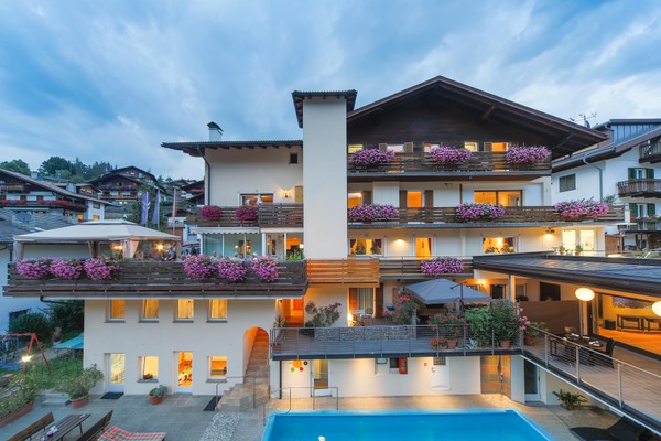 Foto Außenansicht Hotel Berghang