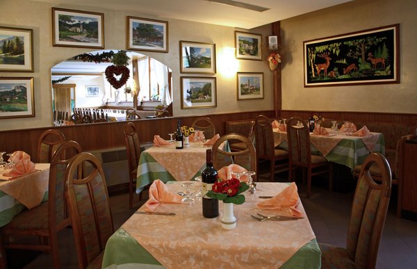 Il ristorante Forni di Sopra (Alpi Friulane) Ristorante Pizzeria Davòst
