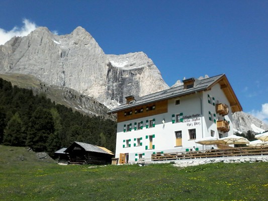 Foto Außenansicht Berghütte mit Zimmern Stella Alpina Spiz Piaz