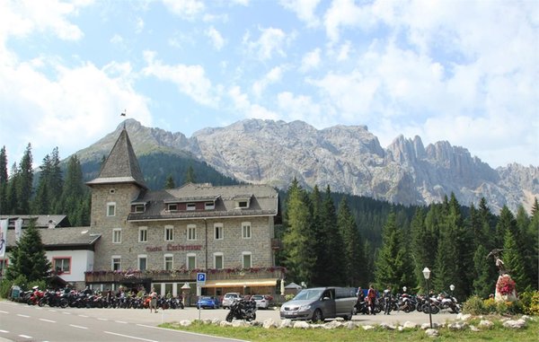 Foto estiva di presentazione Hotel Castel Latemar