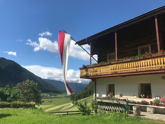 Foto Außenansicht Ferienwohnungen Grieshof am Pühel
