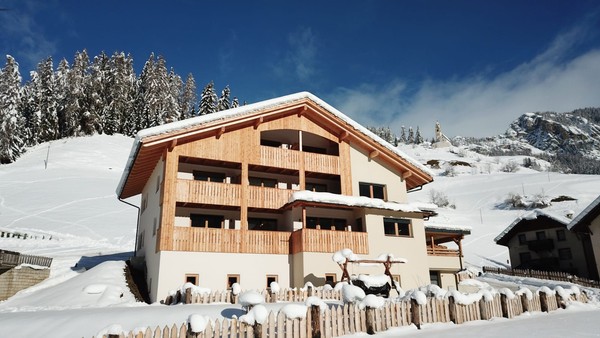 Foto Außenansicht Ferienwohnungen auf dem Bauernhof Lüch de Crusteles