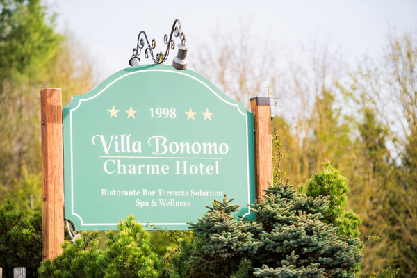 Foto esterno Villa Bonomo Charme Hotel