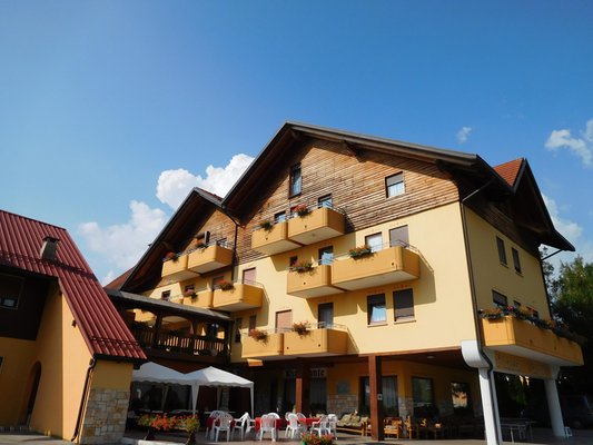 Foto estiva di presentazione Hotel Vescovi