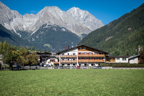 Foto Außenansicht Hotel Antholzerhof