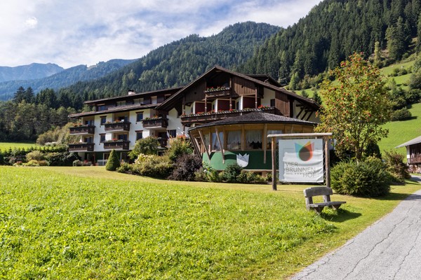 Foto Außenansicht Hotel Vierbrunnenhof