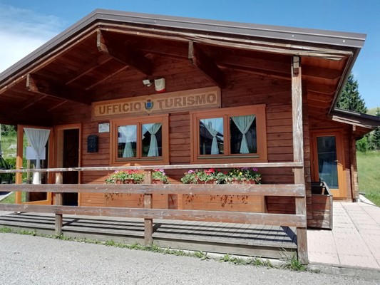 Foto esterno Ufficio turistico IAT Roana