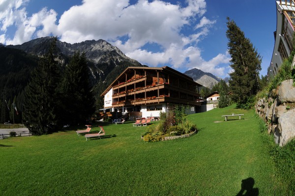 Foto Außenansicht Sporthotel Wildgall