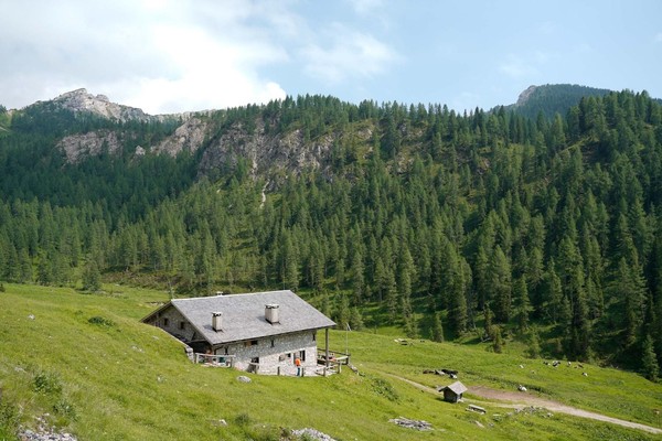 Foto esterno Rifugio Casera Tragonia