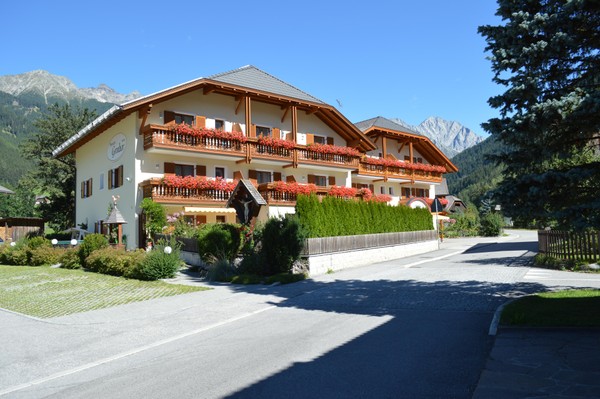 Photo exteriors Small hotel Gruber