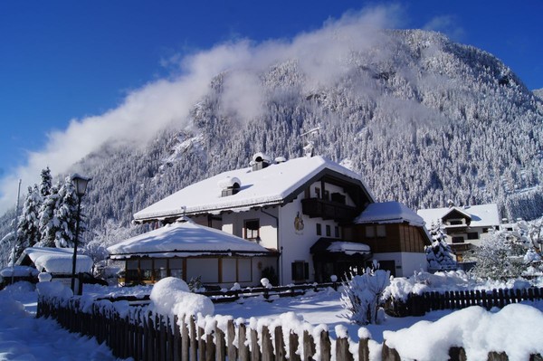 Photo exteriors Garni (B&B) + Apartments Santl
