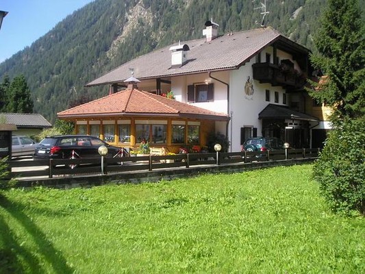 Photo exteriors Garni (B&B) + Apartments Santl