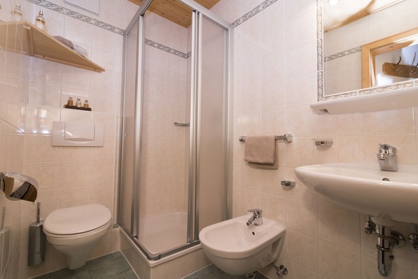 Foto del bagno Appartamenti in agriturismo Innerkumpflhof