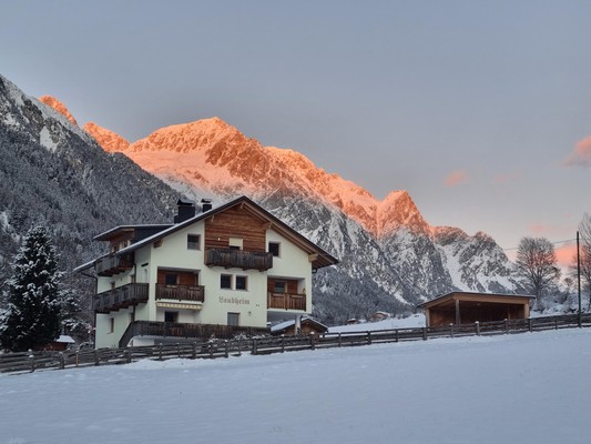 Foto Außenansicht Ferienwohnungen Landheim Obertal