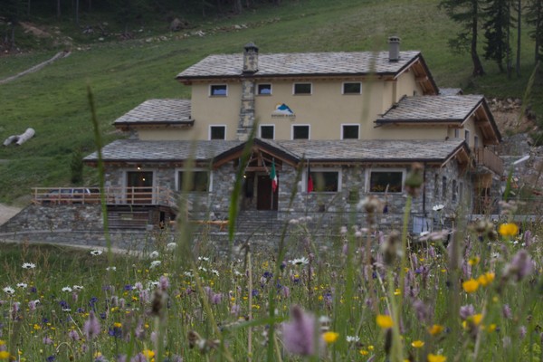 Foto Außenansicht Berghütte mit Zimmern Magià