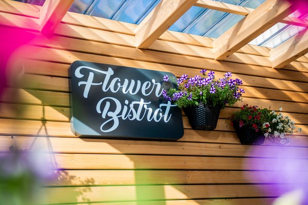 Photo exteriors in summer Bistrot Flower