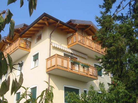 Foto estiva di presentazione Appartamenti in Villa