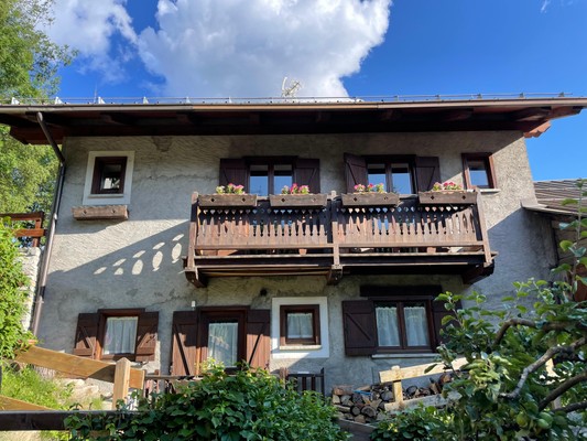 Photo exteriors Meublé Chalet Bellevue