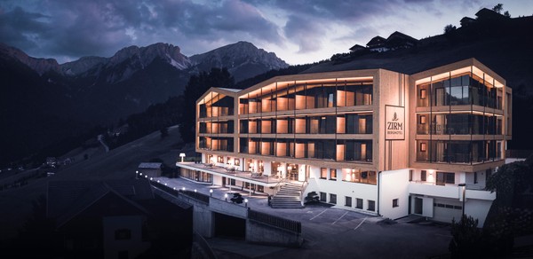 Foto esterno Kronplatz-Resort Berghotel Zirm
