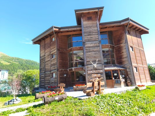 Foto estiva di presentazione Shackleton Chalet