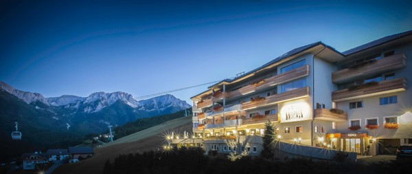 Foto Außenansicht Hotel Kronplatz-Resort Kristall