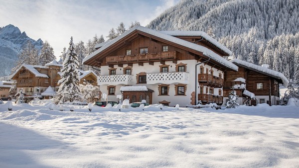 Foto esterno B&B + Appartamenti Cima Dodici