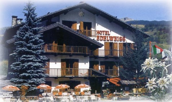 Foto estiva di presentazione Hotel Edelweiss